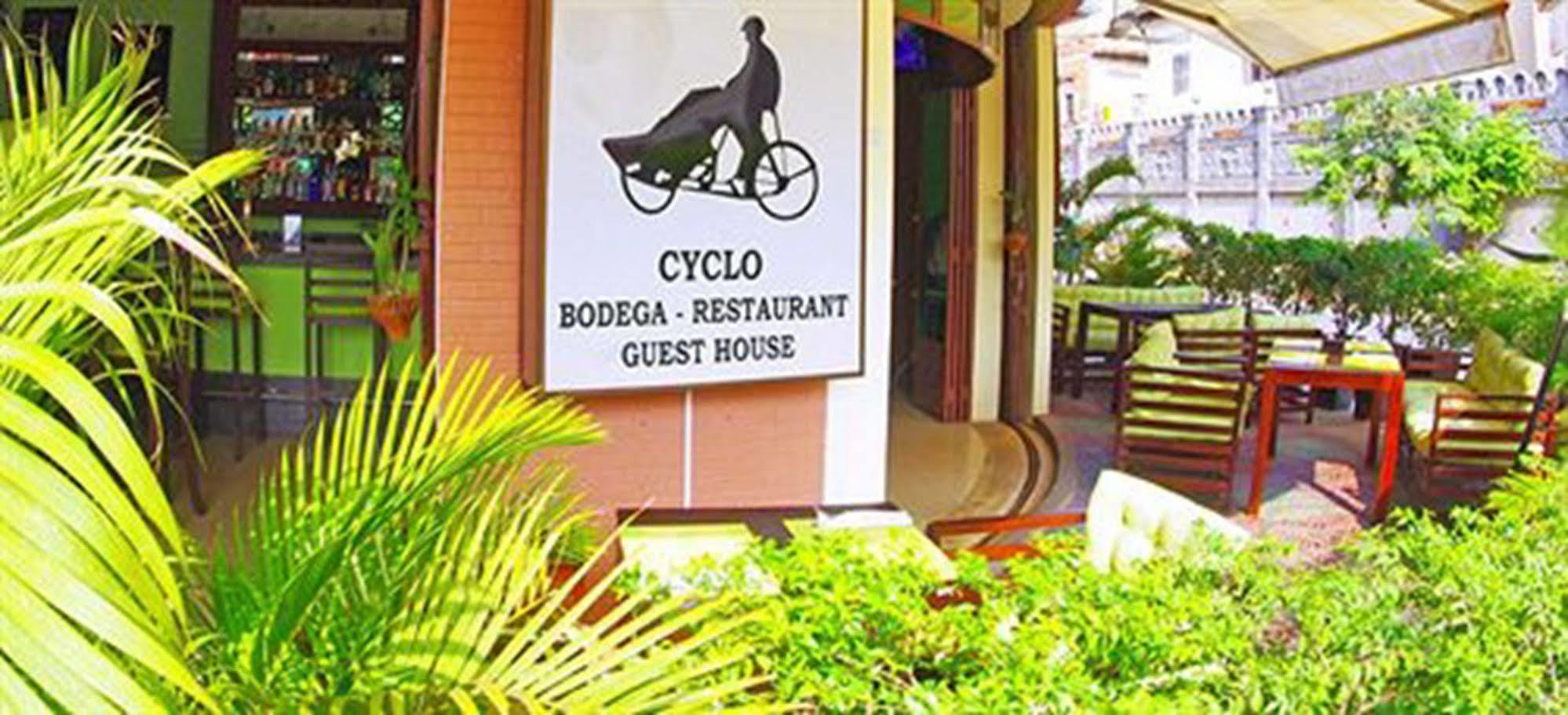 Cyclo Hotel-Bar-Restaurant Phnom Penh Exterior photo